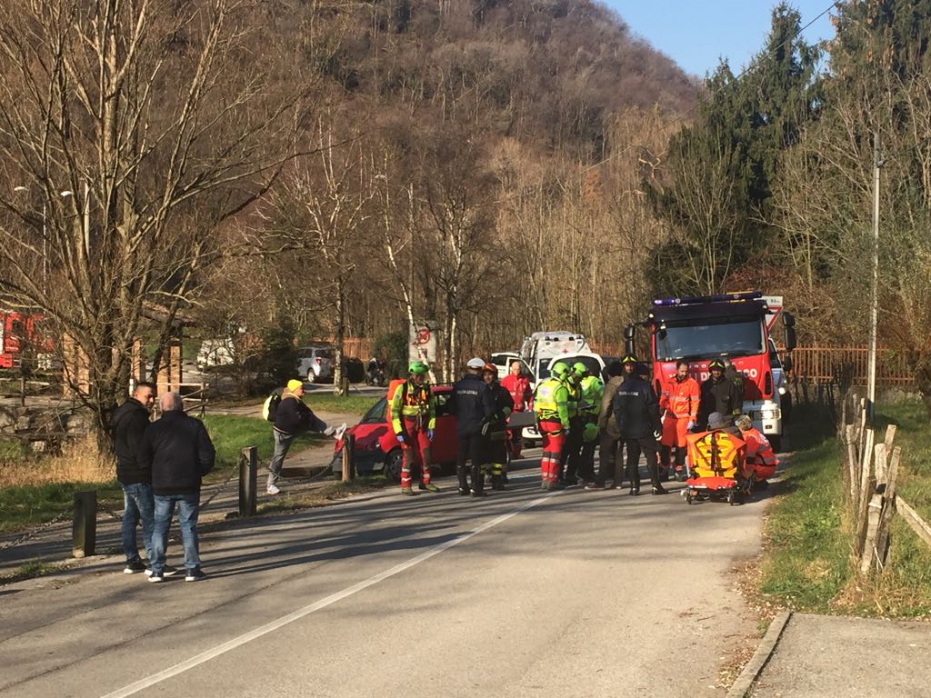 Incidente A Canzo Si Ribalta Un Motocarro Foto Prima Como