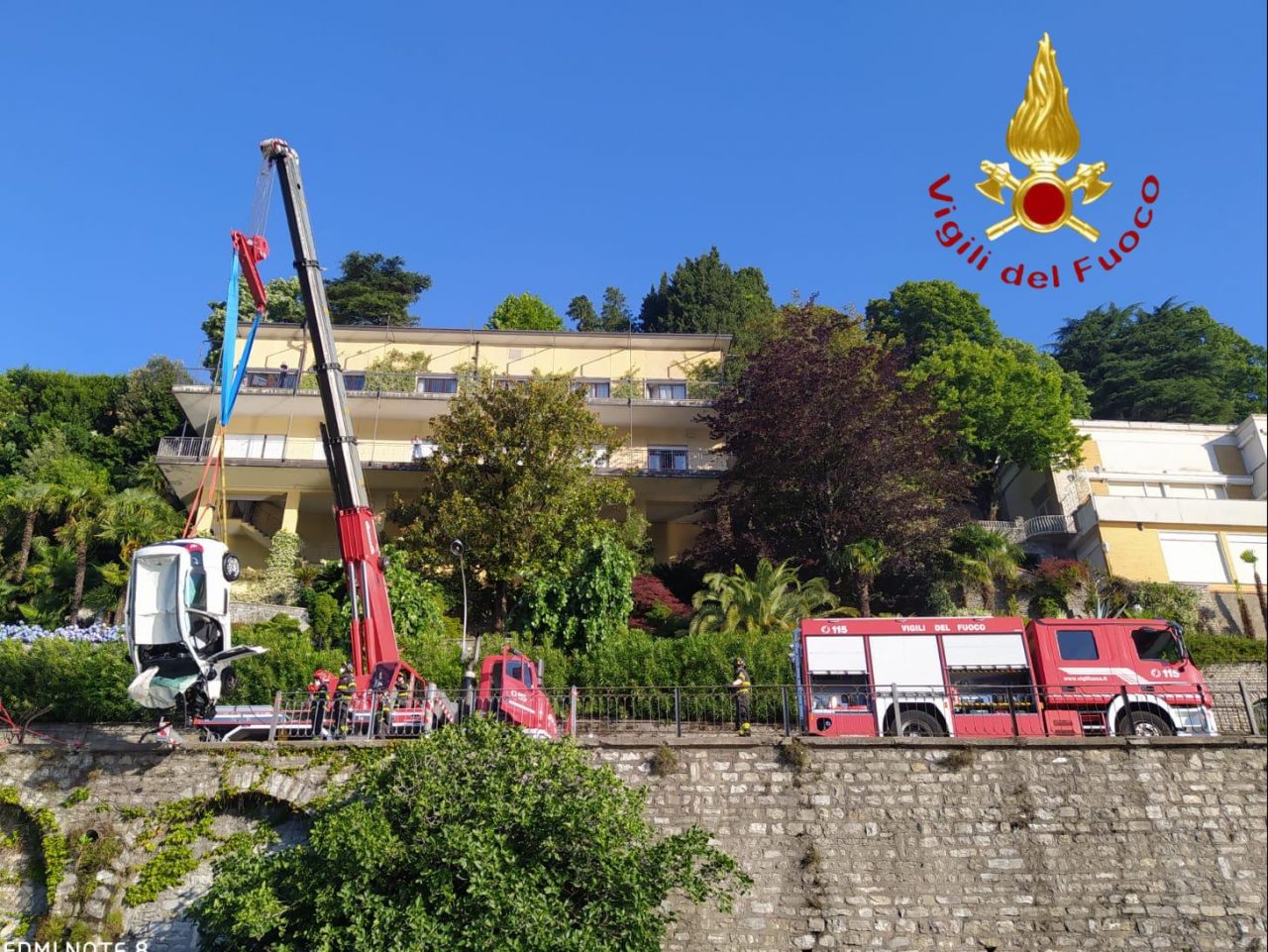 Tragedia A Como Fuori Strada In Via Per Cernobbio E Finisce Nel Lago