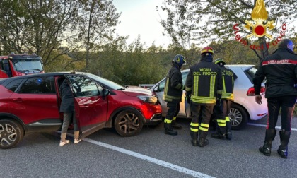 Incidente Stradale Sul Posto I Vigili Del Fuoco Prima Como