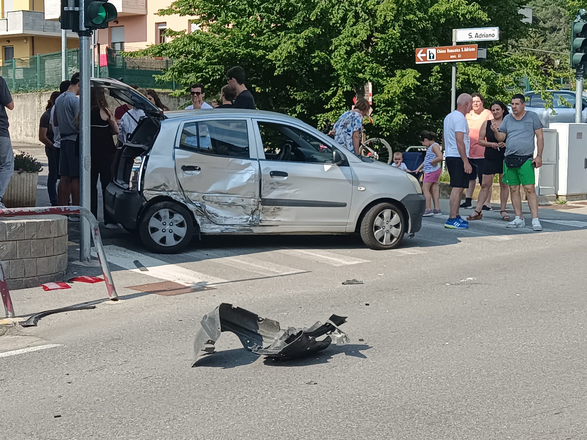 Rocambolesco Incidente A Brenna Distrutte Tre Auto Prima Como