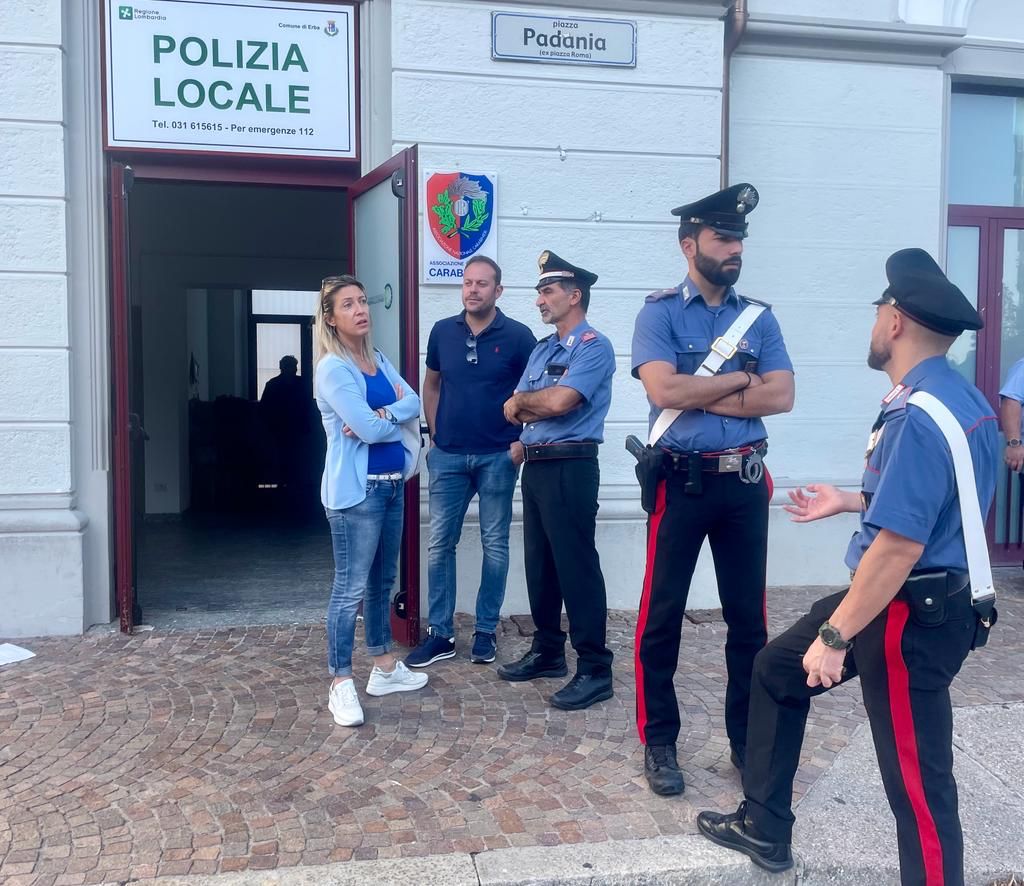 Presidio Della Polizia Locale In Stazione A Erba Con Zoffili E Stato