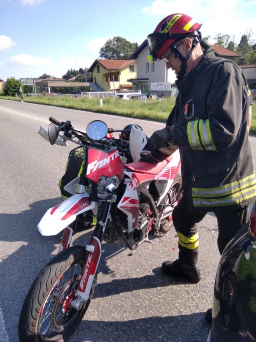 Appiano Gentile Scontro Tra Una Moto E Un Auto Ferito Un Ragazzo Di