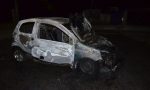 Auto in fiamme, conducente salvo per miracolo