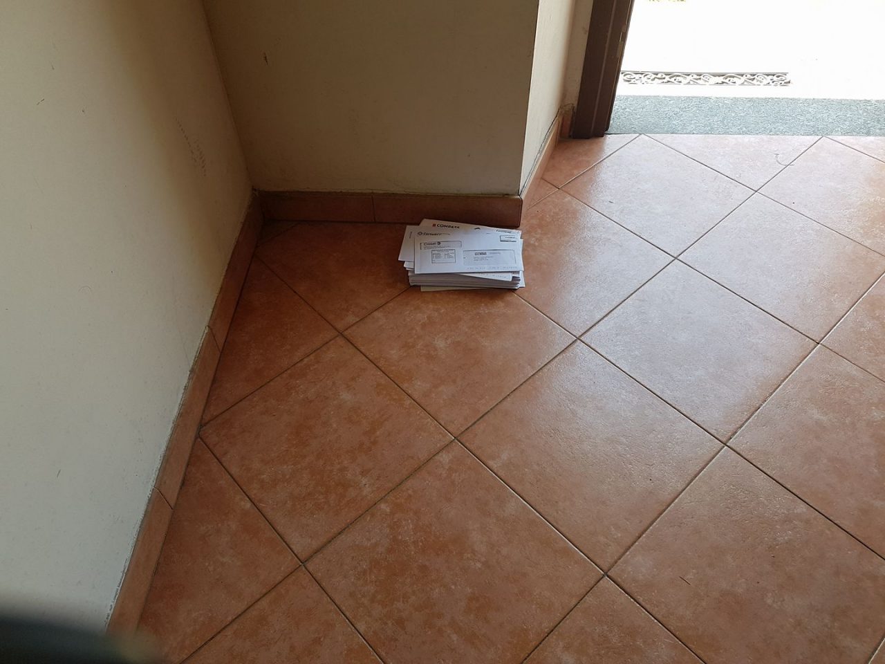 Posta abbandonata, da Cantù arrivano le lamentele