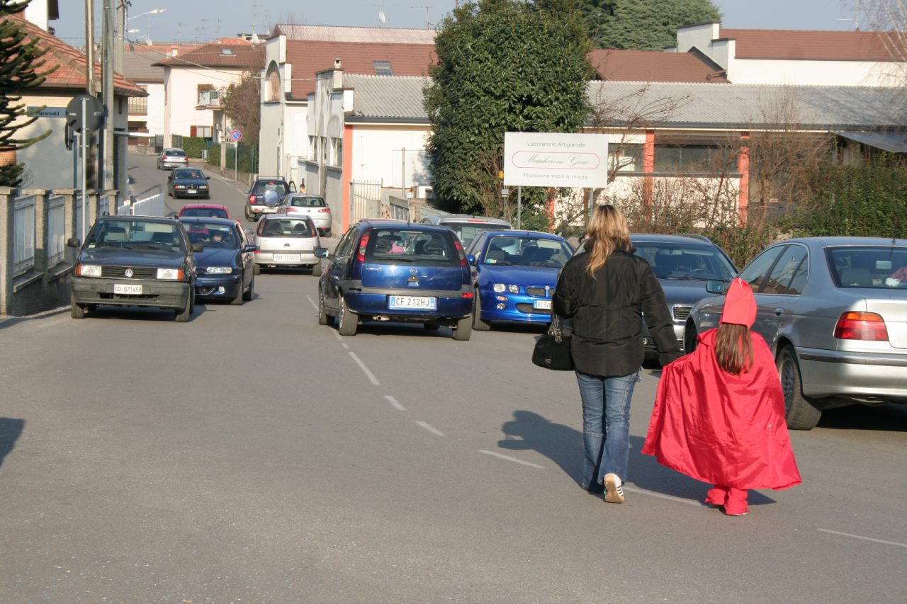 Protesta a Vighizzolo per il senso unico non rispettato