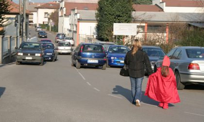 Protesta a Vighizzolo per il senso unico non rispettato