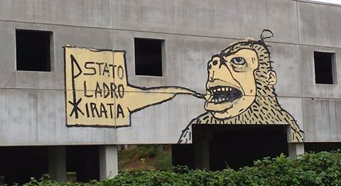 Addio graffito dello scimmione a Mariano