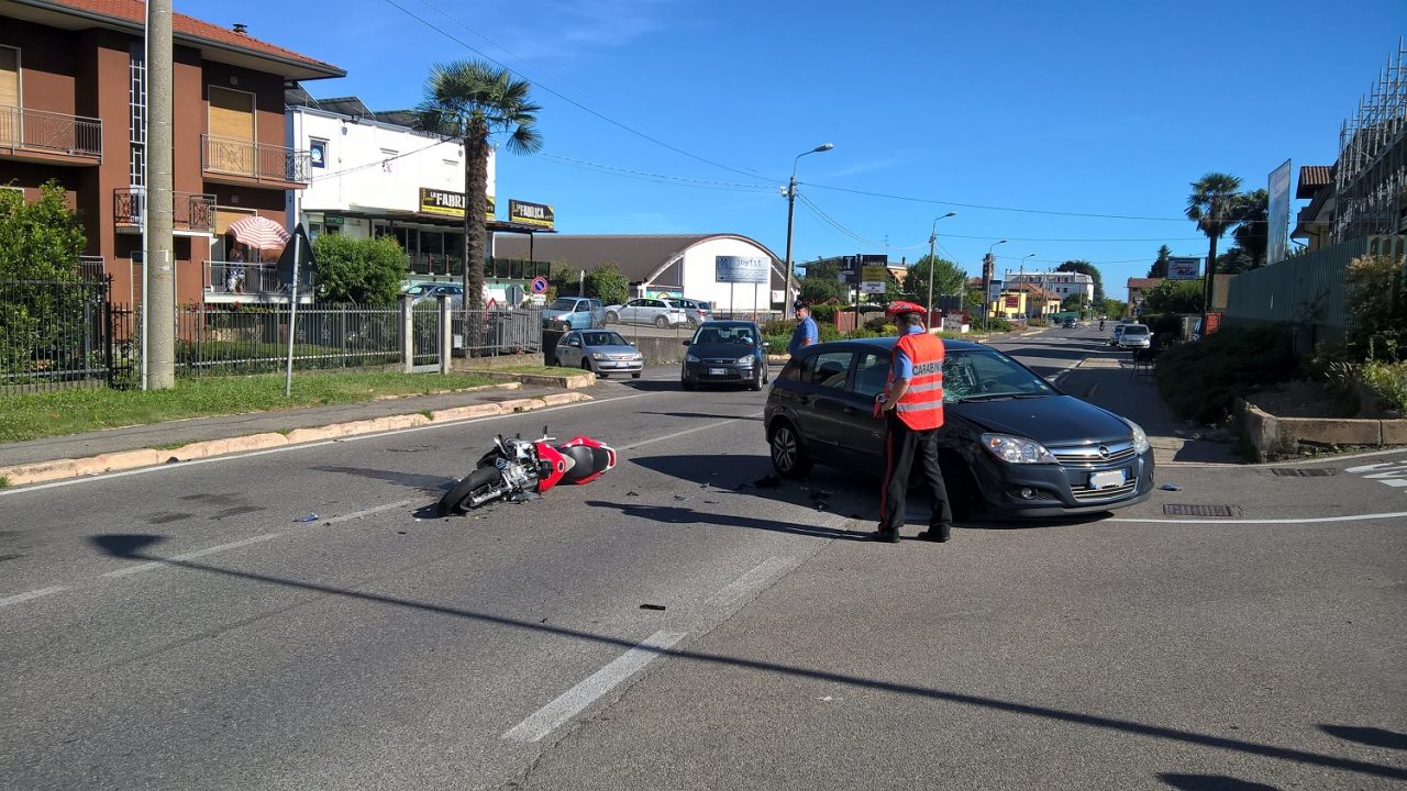 Grosso incidente a Cadorago: gravissimo un motociclista. FOTO