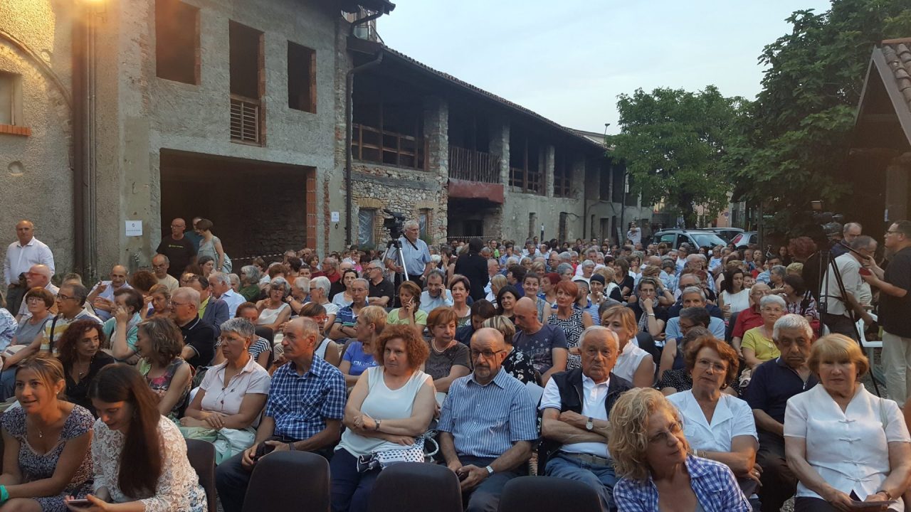 Serata Ancora: corte gremita a riflettere sulla bellezza