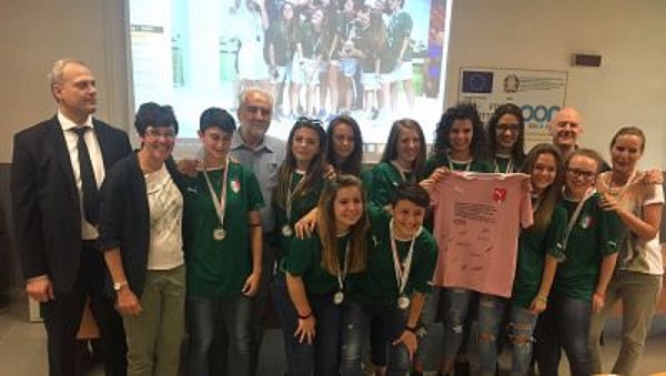 Sant’Elia di Cantù: medaglia d’argento per la squadra femminile di calcio