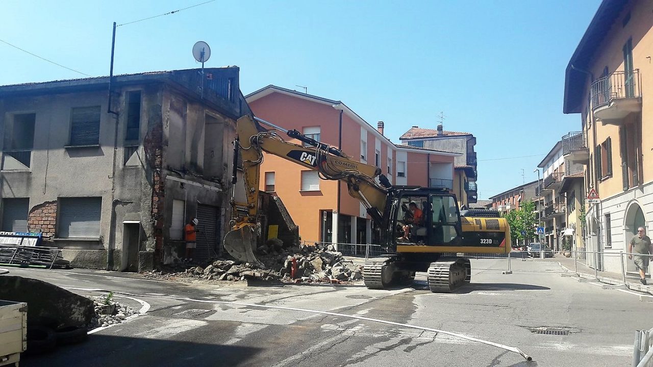 Traffico in tilt per lavori in centro a Uggiate