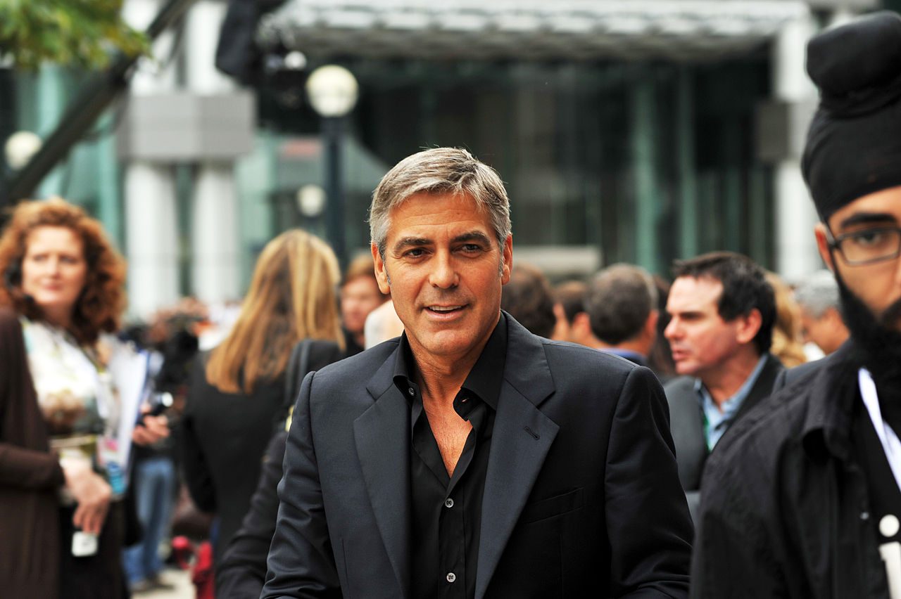 George Clooney contro i paparazzi francesi