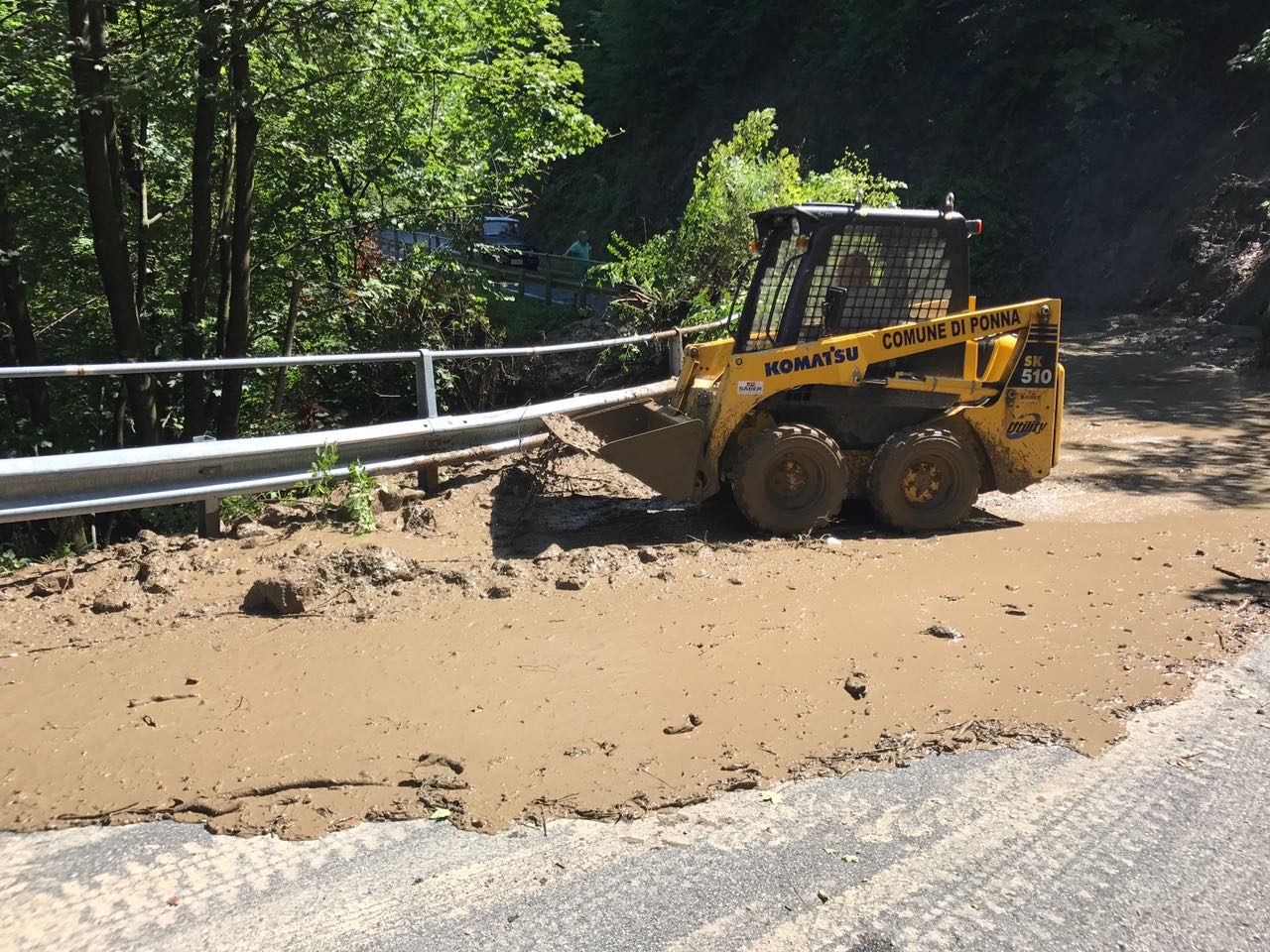 Smottamenti e frane sull’alto lago: molte strade chiuse