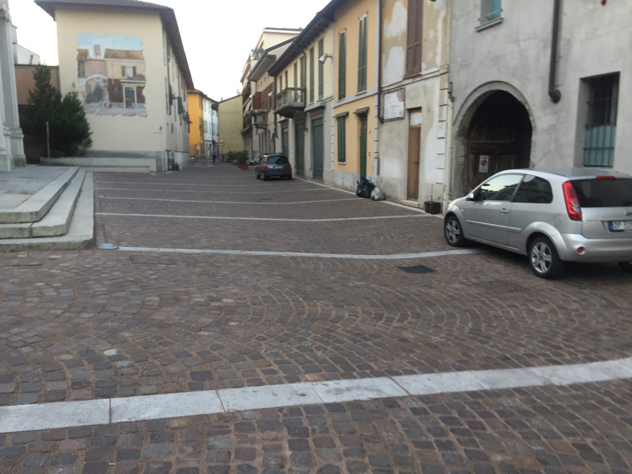 Piazzale Santo Stefano, sosta selvaggia: “Iniziato il massacro”