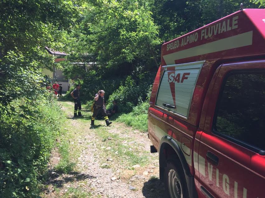 Cade in bicicletta, soccorso. FOTO
