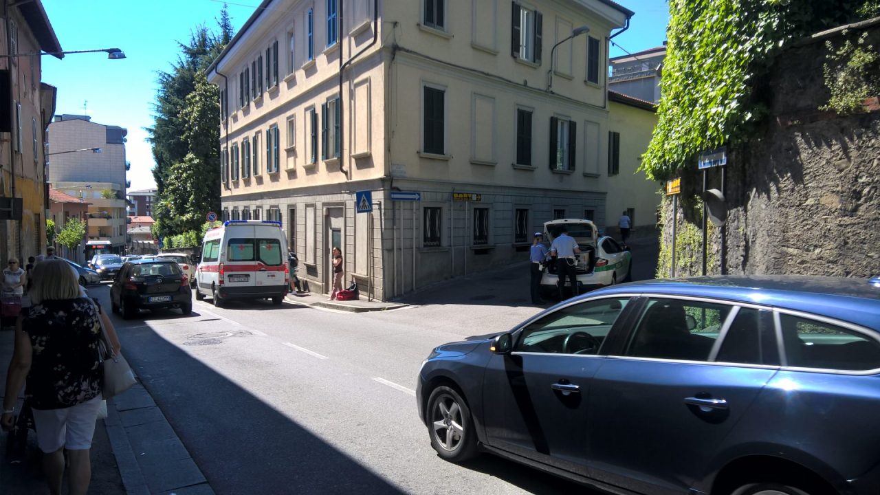 Incidente a Cantù: traffico in tilt in via Milano. FOTO