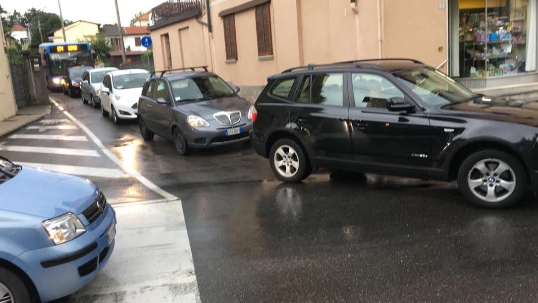 Code e disagi per il traffico in via San Gerardo a Olgiate