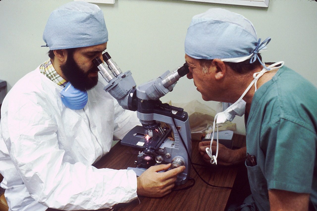50 anni da medico: l’Ordine premia i dottori comaschi