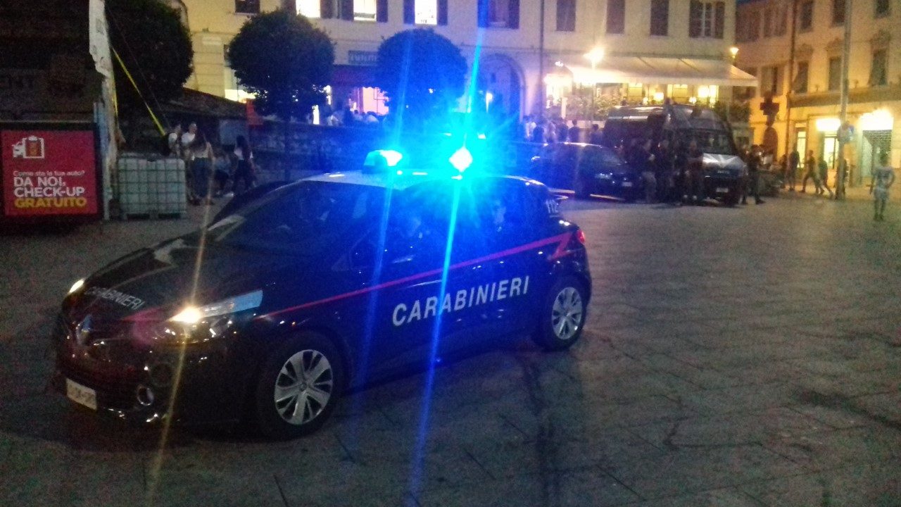 Mercoledrink a Cantù: piazza militarizzata