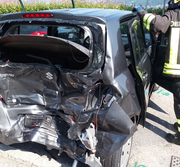 Incidente sulla Regina, tre veicoli coinvolti. FOTO
