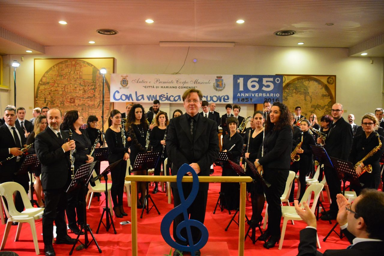 Banda in concerto sotto le stelle