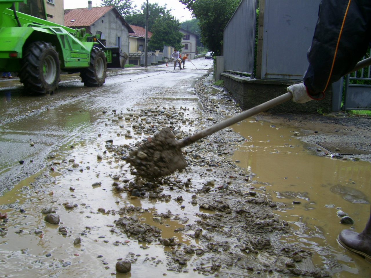 Si sistema la centralina elettrica. L’intervento dopo il nubifragio
