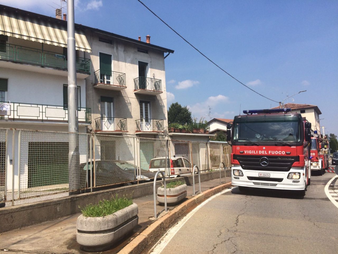 Incendio, gattino salvato dai Vigili del fuoco. VIDEO