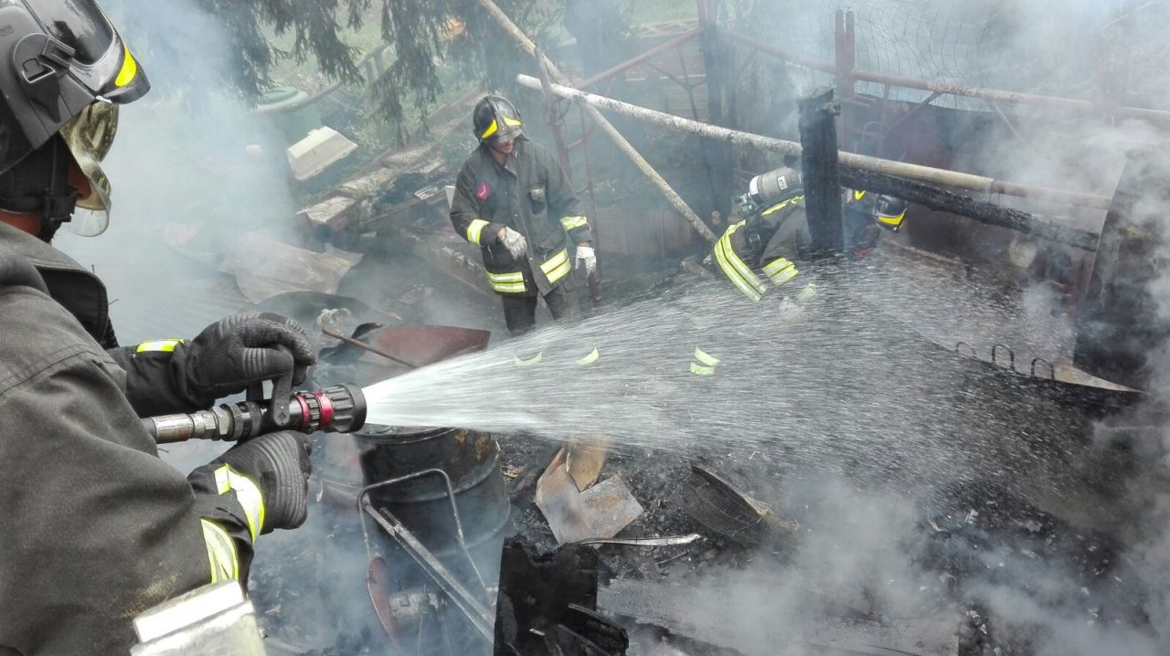 Incendio capanno a Cantù (FOTO)