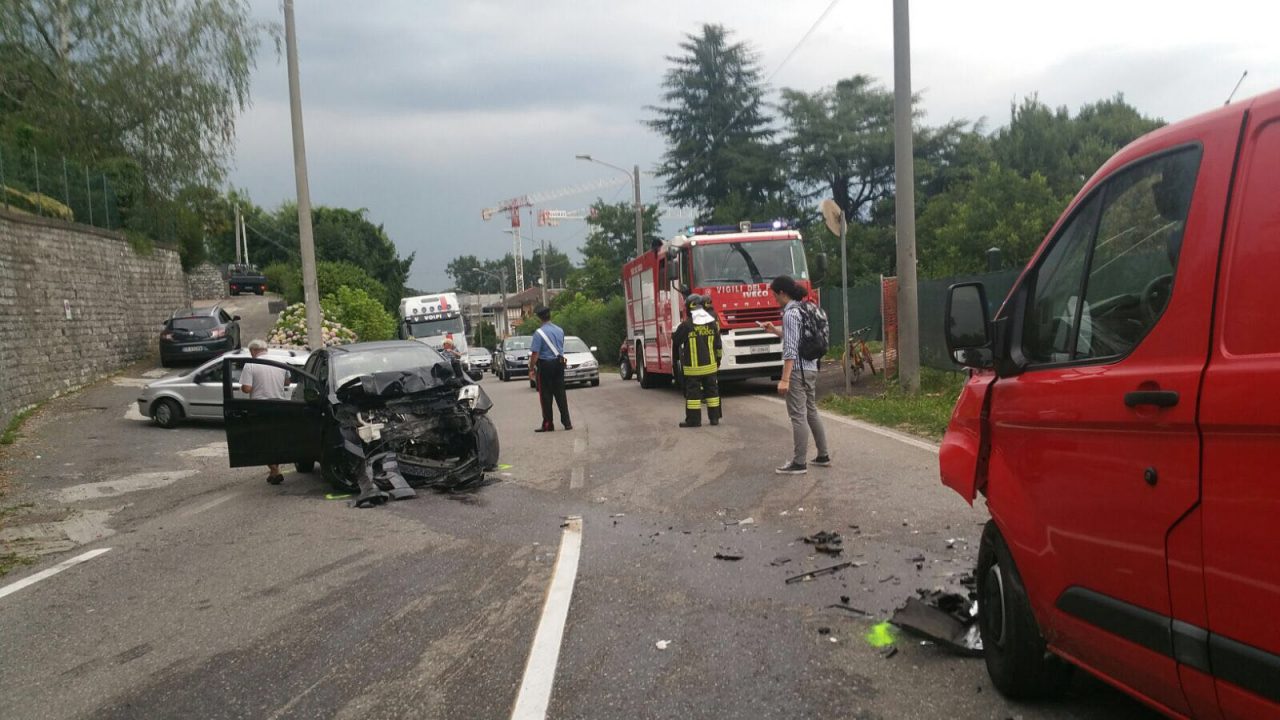 Spaventoso frontale a Cermenate, traffico in tilt. FOTO