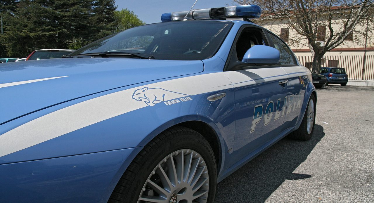 Era canturino il clochard trovato morto a Linate con mani e piedi legati