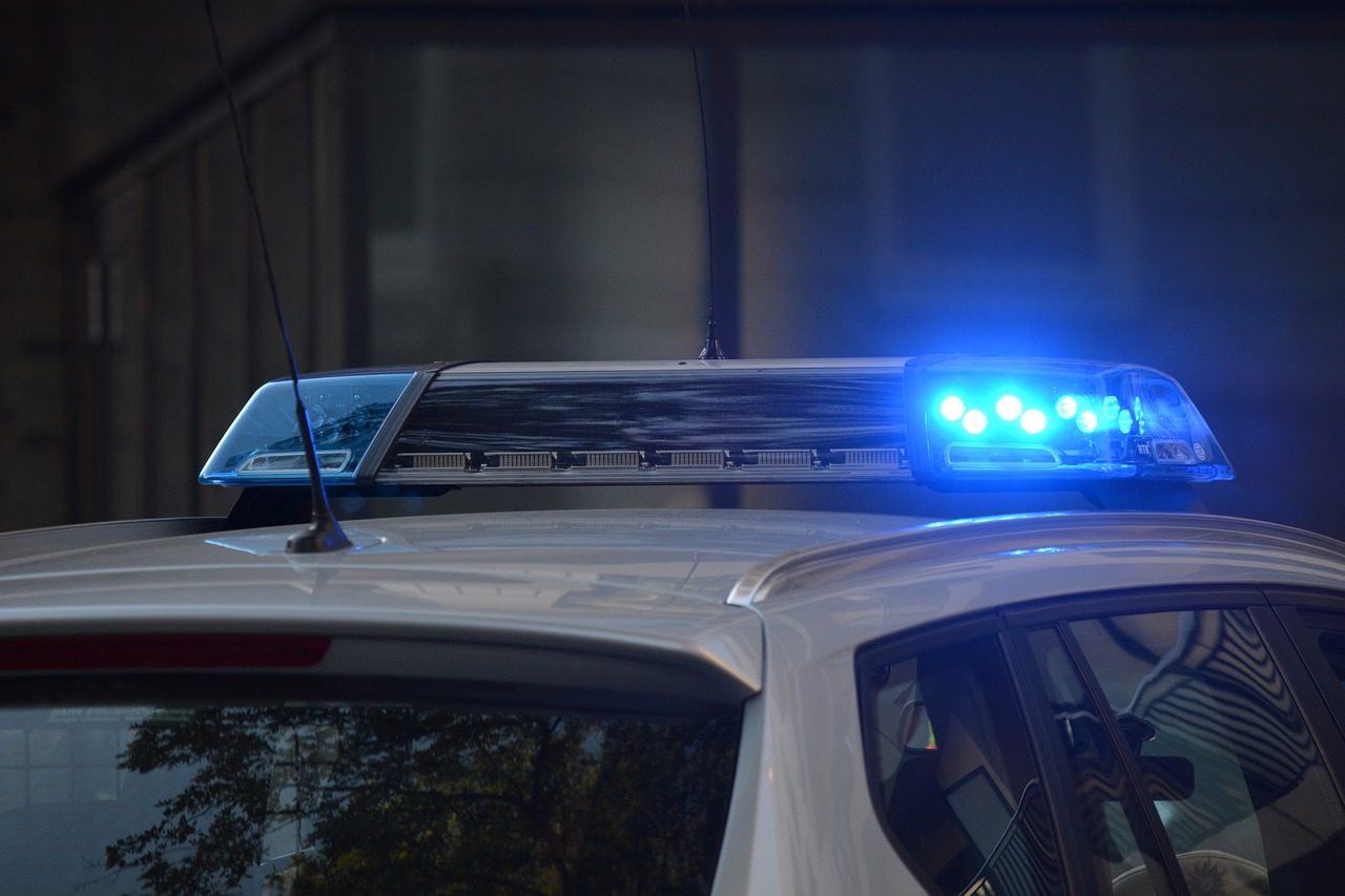 Rapina nel Mendrisotto: fuggono due uomini su auto con targa italiana