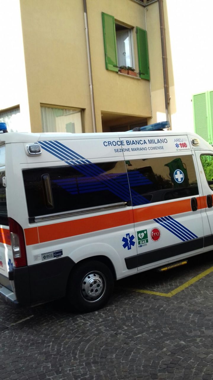 Donna cade al suolo in parrocchia. Interviene l’ambulanza