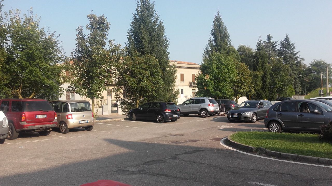 Lite nel parcheggio. Un uomo in ospedale