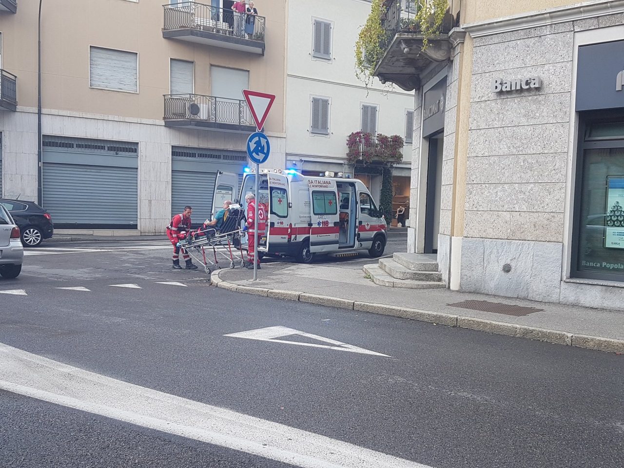 Erba, pedone investito in via Volta