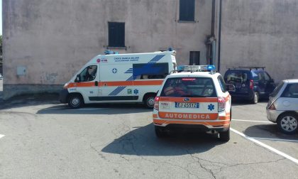 Ambulanza a Carugo in codice rosso