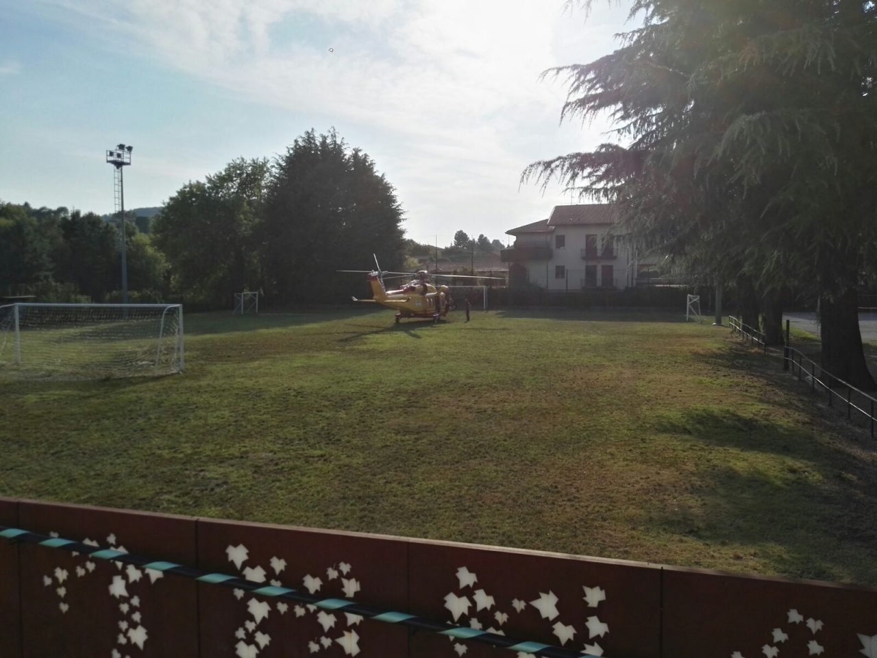 Ragazzino investito in piazza ad Albese