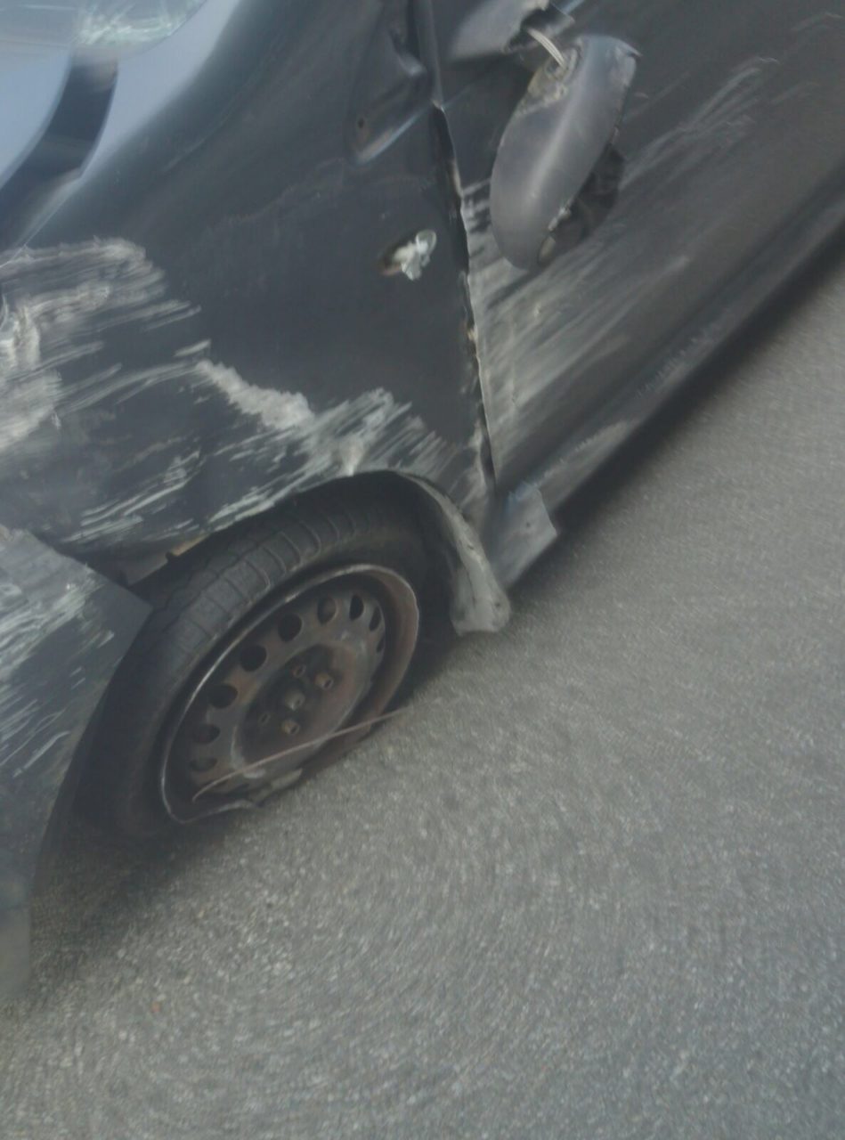 Incidente in via Sterlocchi, anziano fuori strada