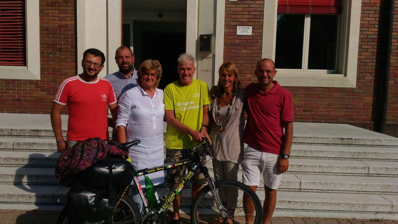 Giro in bici intorno al mondo, tappa nell’Olgiatese