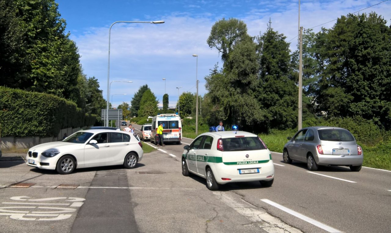 Incidente a Casnate: è scontro tra moto e bici. FOTO