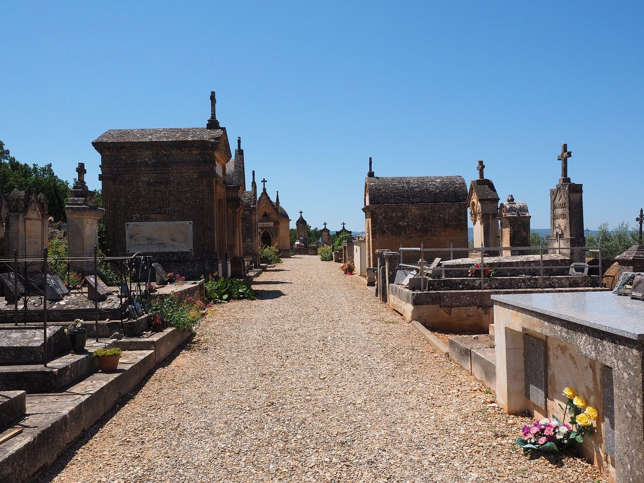 Cimitero di Lomazzo senza loculi, il sindaco risponde 
