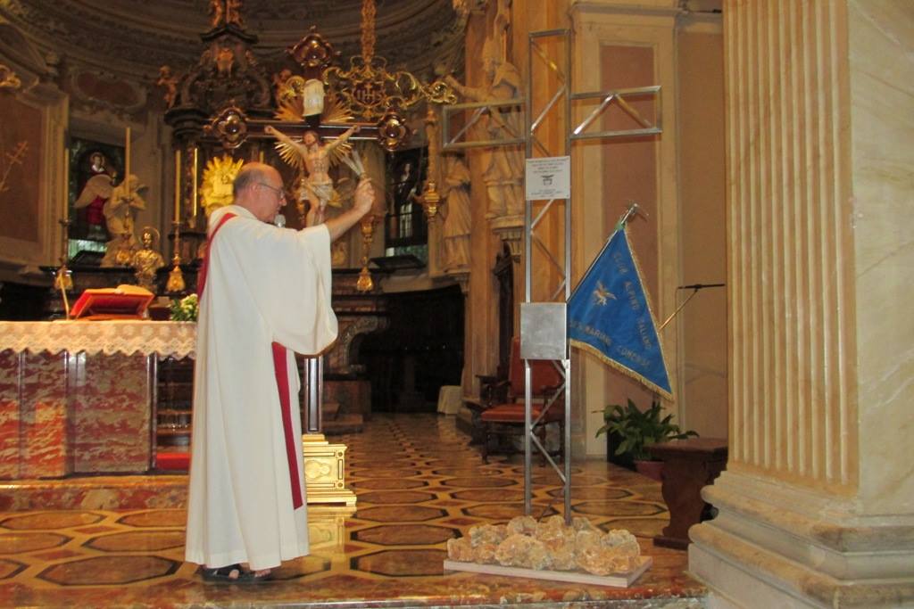 Crolla la montagna della Valchiavenna ma la croce del Cai marianese sarà issata