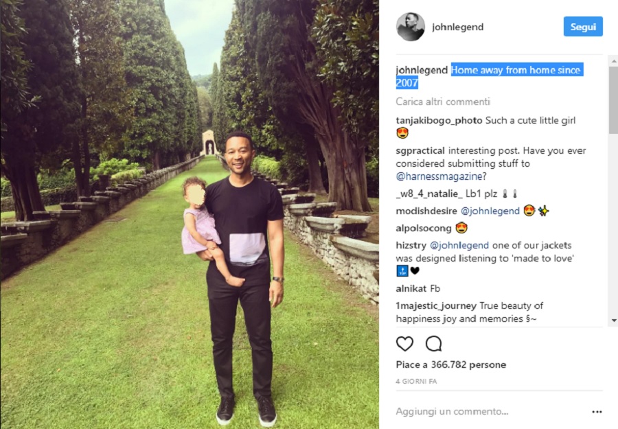 John Legend sul lago di Como con la famiglia