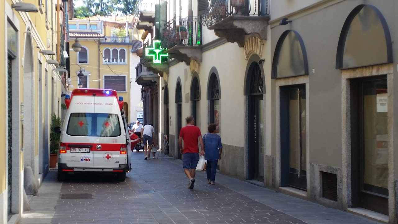 Malore in farmacia: soccorsi a Cantù