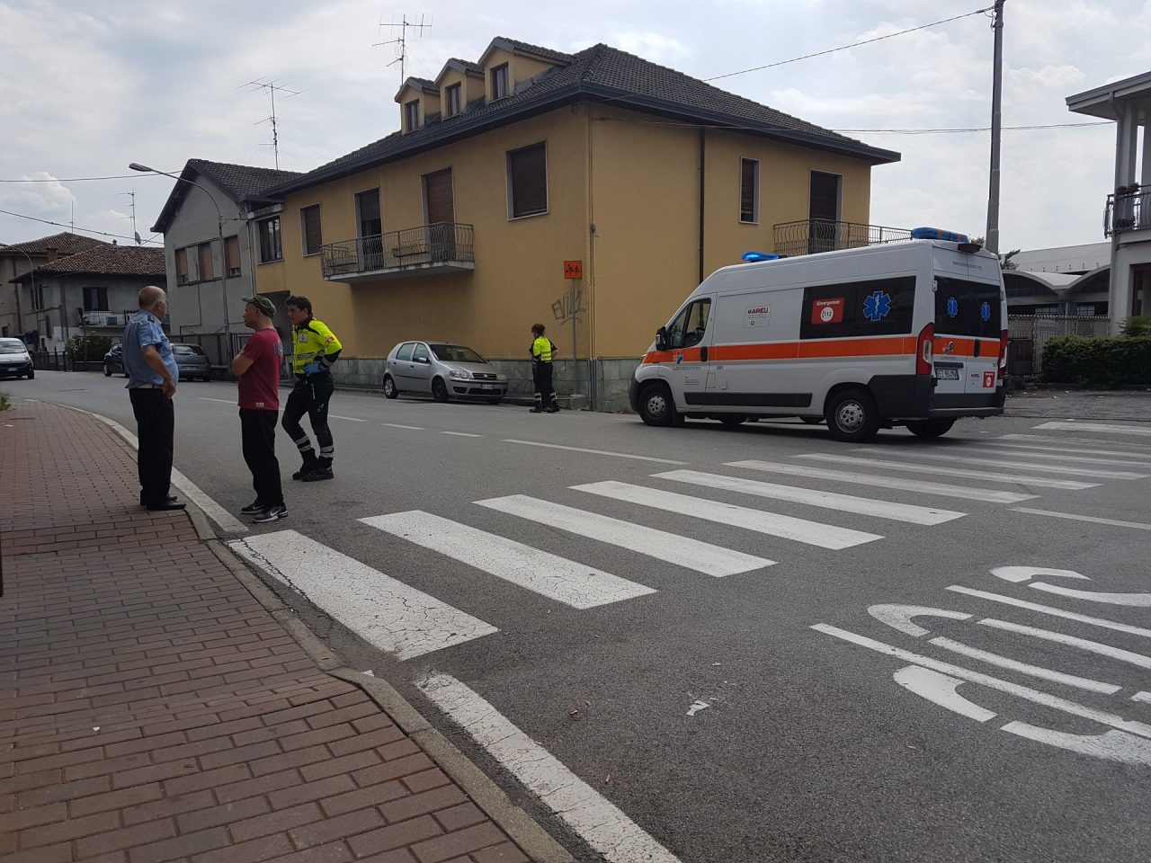 Barista picchiato a Merone