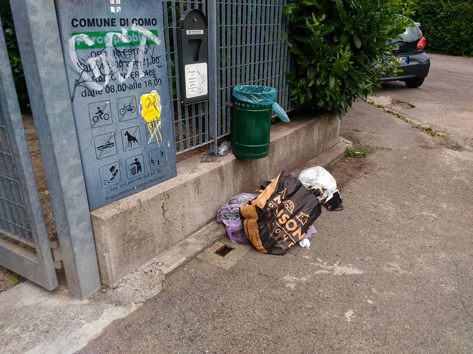 Buche e immondizia a Tavernola: la denuncia dei cittadini. FOTO