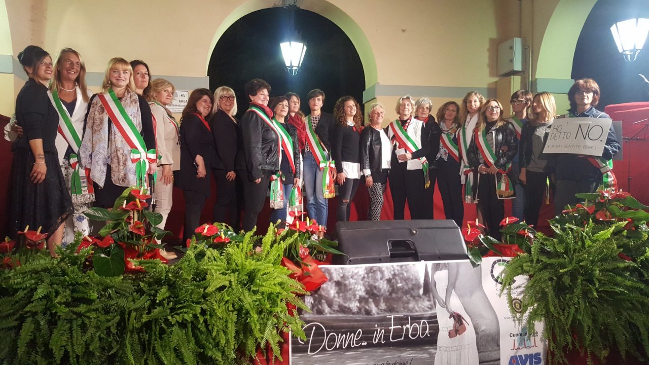 Donne in Erba: il no della città contro la violenza. FOTO