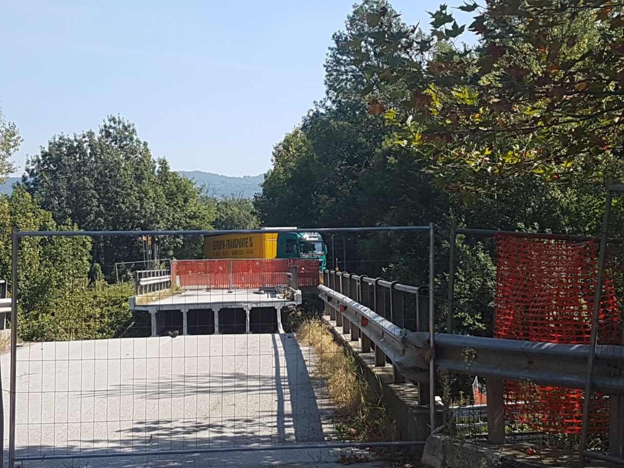 Incidente sulla rampa di accesso alla SS36: ferito un camionista