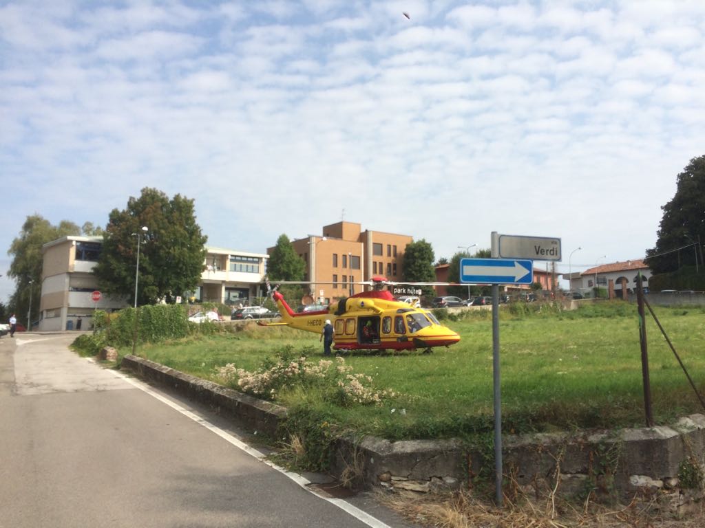 Elisoccorso a Figino: uomo travolto da un albero