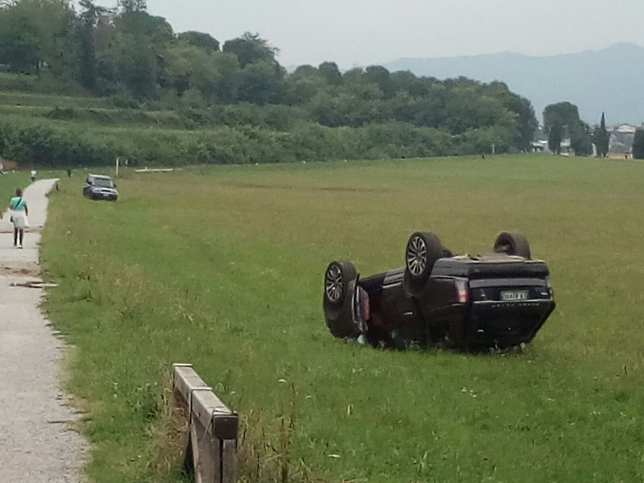 Incidente a Carimate: un’auto ribaltata. FOTO