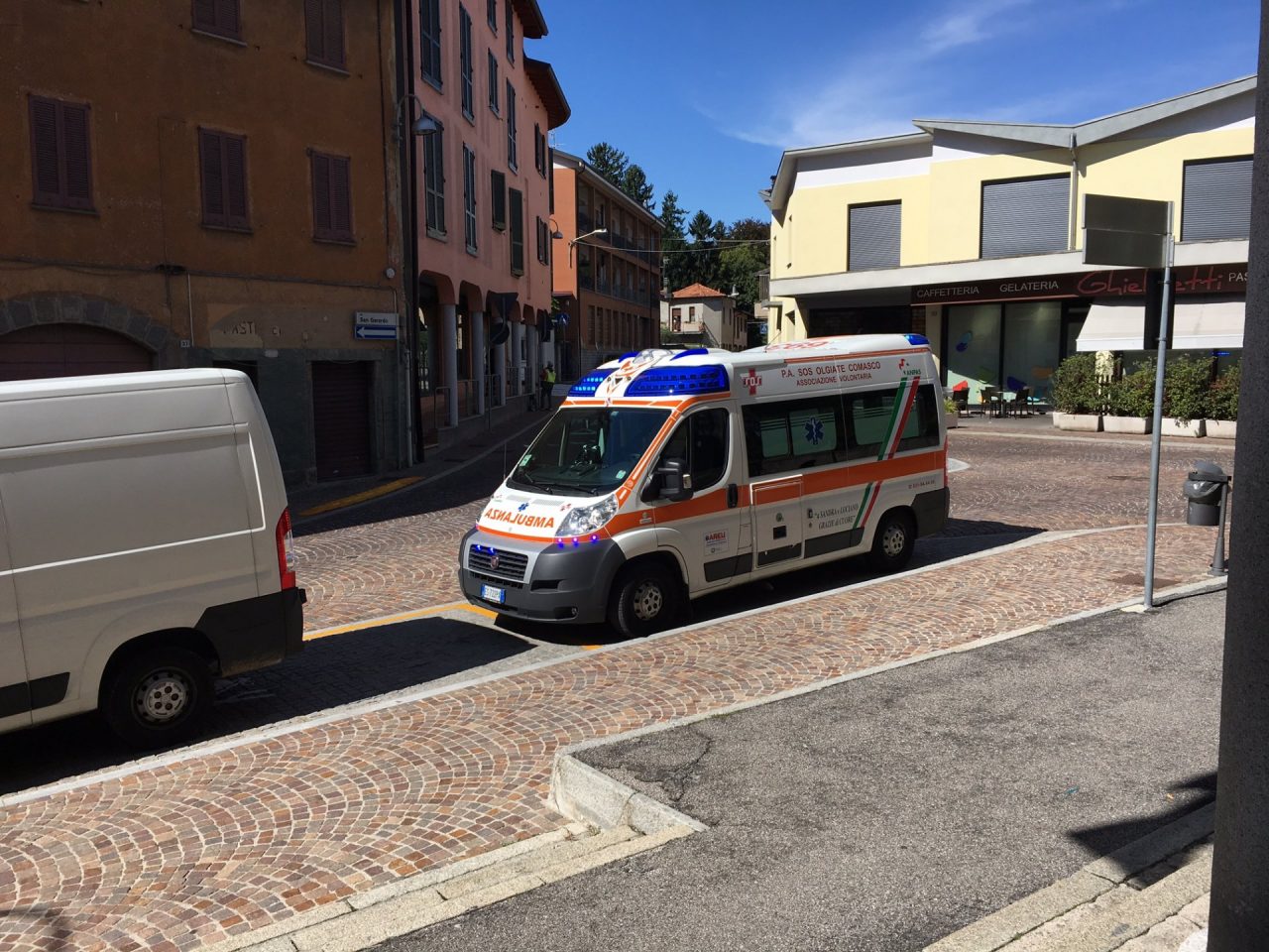 Caduta a scuola, alunno soccorso dalla Sos